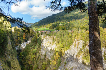 Blick auf das Feriendorf Finkenberg im Zillertal