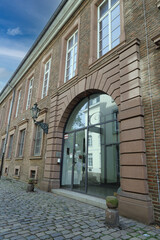 Düsseldorf, Spee´sches Palais / Stadtmuseum, verglaster Eingang zur Bäckerstraße