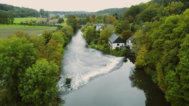 Wipperkotten im Bergischen Land bei Solingen, Herbstfarben in Deutschland