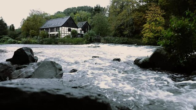 Wipperkotten im Bergischen Land bei Solingen, Herbstfarben in Deutschland