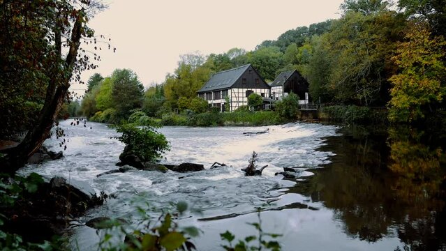 Wipperkotten im Bergischen Land bei Solingen, Herbstfarben in Deutschland