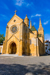 Fototapeta premium La Collégiale de Neuchâtel en Suisse