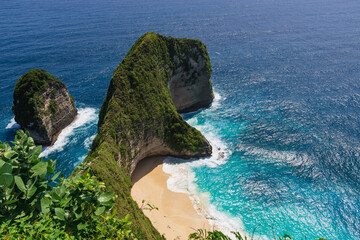 Experience the breathtaking allure of Kelingking Beach, where turquoise waters meet dramatic cliffs in this secluded tropical paradise on Nusa Penida, Bali, Indonesia.