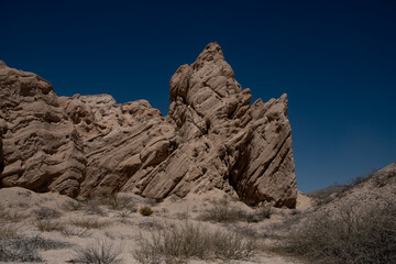 Fototapeta premium Formaciones rocosas en Argentina, Salta, tierra rojiza, roja
