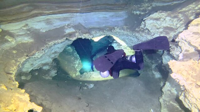 Cave Diving in Sand Dollar Sink, Florida