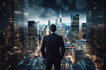 Foto op Plexiglas 高層ビルが建ち並ぶ街を眺めるビジネスマン © Kinapi