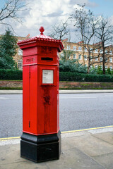 Fototapeta na wymiar Victorian red post box in London