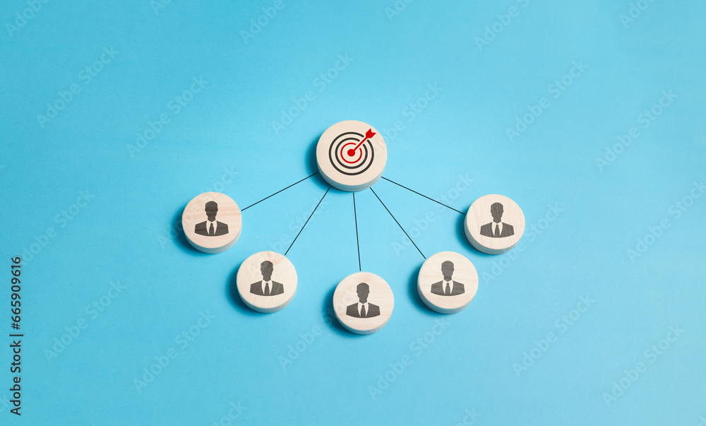 Aufkleber customer relationship management concept. wooden block with target icon linked with human icons for 
