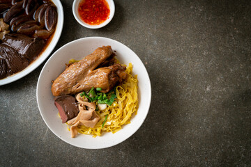 Egg noodles served dry with braised duck