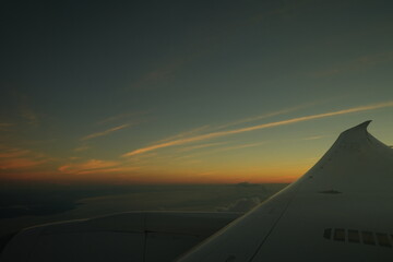 Sunrise from Airplane Window - 飛行機からの景色 朝日