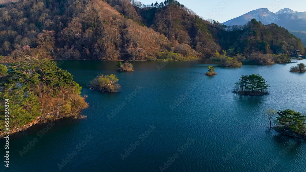Poster 山地の湖の風景　空撮