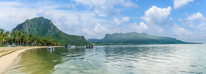 Landscape with Le Morne beach and mountain at Mauritius island, Africa - obrazy, fototapety, plakaty