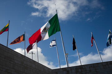 BAndera de México, con banderas de otros paises - obrazy, fototapety, plakaty