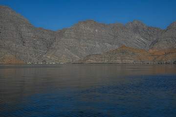 K&uuml;stenlinie bei Khasab am Hajar Gebirge, Musandam, Oman 