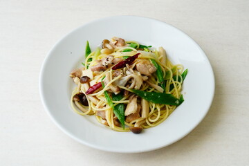キノコと鶏肉のペペロンチーノ