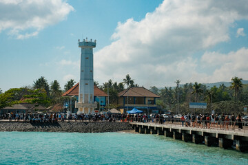 Fototapeta na wymiar Nusa Penida Port: Bustling Turquoise Waters, Crowded Pier