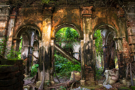 Baisrshi Zamindar Bari or Rajendra Babur haveli is a old historical zamindar house in Faridpur- Bangladesh