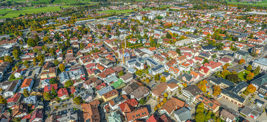 Fototapeta premium Sonthofen, die Kreissatdt des Landkreises Oberallgäu von oben, Blick in die Innenstadt 