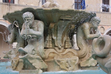 Tritons de la fontaine de Pesaro. Italie
