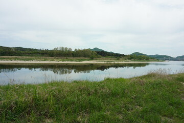 Fototapeta na wymiar 강변의 풍경