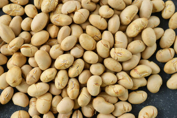  日本の伝統行事　節分の豆（福豆）黒背景　背景素材　Japanese traditional event Setsubun beans (fukumame) black background, background material