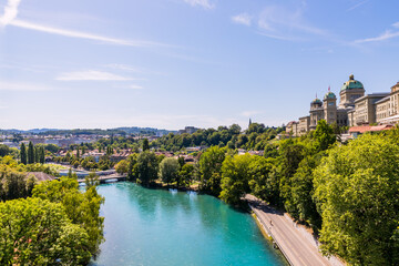 Fototapeta na wymiar Vue sur Berne et le Palais fédéral en Suisse