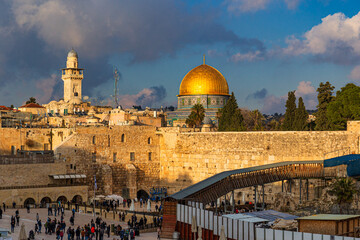 Fototapeta premium Western Wall and Dome of the Rock in the old city of Jerusalem, Israel