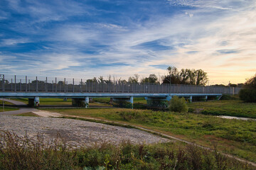 Eisenbahnbrücke, Brücke über die neue Luppe in Leipzig, Sachsen, Deutschland