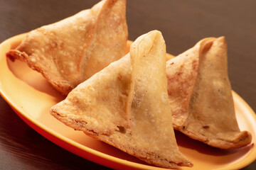 Samosa in plate on table