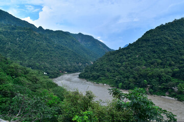 Fototapeta na wymiar Mountain view of uttrakhand with ganga river