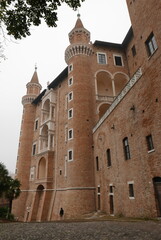 Fototapeta na wymiar Palais médiéval à Urbino en automne. Italie
