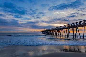 Fototapeta na wymiar Sunrise at the Virginia Beach pier