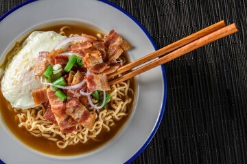 4K Image: Bacon and Egg in Savory Ramen Soup, a Flavorful Delight