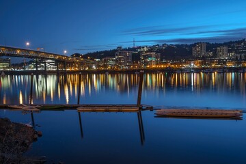 Obraz premium 4K Image: Portland, Oregon USA at Dusk from Willamette River, City Lights Reflecting on Water