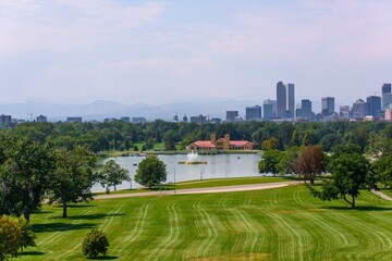 Fototapeta na wymiar 4K Image: Denver, Colorado Skyline from City Park