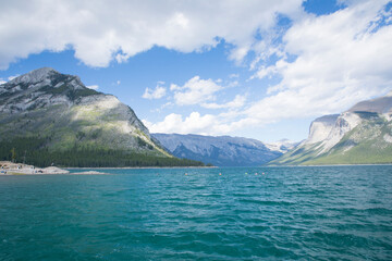 Naklejka premium Beautiful view of Minnewanka Lake in Banff National Park in Canada