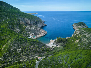 Vista aérea Port de Sa Caleta, costa ibicenca.