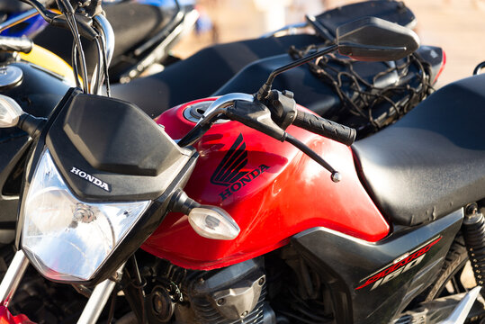 Honda brand motorcycle, model CG start 160, red parked in Porto da Barra in the city of Salvador, Bahia.