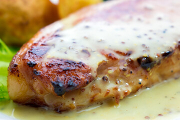 マスタードソースかけハムステーキ
