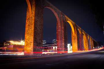 Arcos Quéretaro nocturno - obrazy, fototapety, plakaty