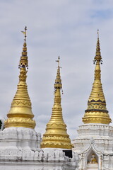 Fototapeta premium golden pagoda at temple