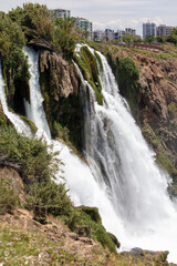Obraz premium Big waterfall from the mountain in nature