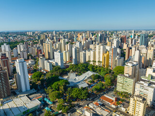Imagem aérea da Praça Imprensa Fluminense, bairro Cambuí em Campinas, São Paulo. Brasil. 