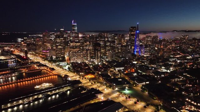 Sunset Sky At San Francisco In California United States. Megalopolis Downtown Cityscape. Business Travel. Sunset Sky At San Francisco In California United States. 