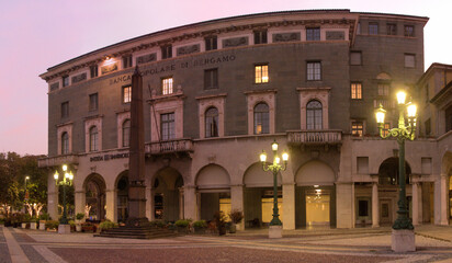 Fototapeta na wymiar Banco Popolare di Bergamo at dusk