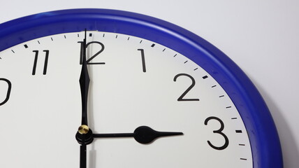 Daylight saving time change, in autumn it goes back one hour. From 2 to 3.