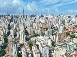 Imagem aérea do bairro Jardins e Jardim Paulista. Bairro arborizado próximo a Avenida Nove de Julho cercado por grandes edificios em área nobre de São Paulo, capital.  