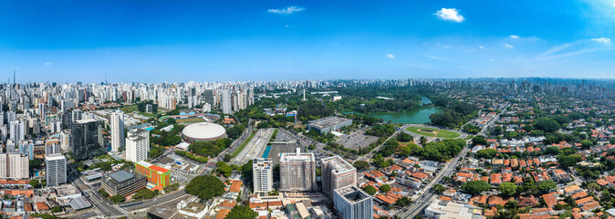 Vista aérea dos bairros Jardim Paulista, Vila Olímpia e Vila Mariana. Nos arredores do Parque...