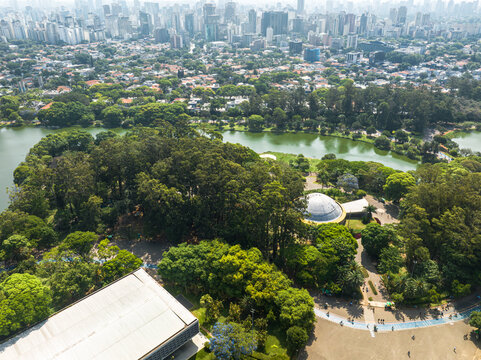 Vista a&eacute;rea dos bairros Jardim Paulista, Vila Ol&iacute;mpia e Vila Mariana. Nos arredores do Parque Ibirapuera. S&atilde;o Paulo, SP.