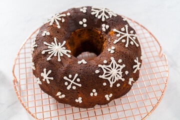 Gingerbread bundt cake with caramel filling